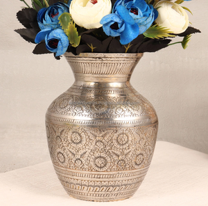 Jarrón de mesa de maceta de interior ecológico hecho a mano moderno niquelado plateado hecho de hierro Premium Azora Industries - Product Image 1
