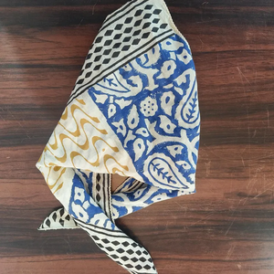 ผ้าพันคอผ้าฝ้ายทำมือลายพิมพ์บล็อกลายดอกไม้สไตล์ชาติพันธุ์จาก Naaz Textile ชุดผ้าพันคอและผ้าผูกคอ เนื้อผ้านุ่มสบายผิว เหมาะสำหรับฤดูร้อน - Product Image 3