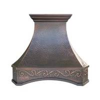 Hotte de cuisine en cuivre personnalisable, conçue pour les projets d'intérieur de luxe, avec des détails en cuivre faits main de qualité supérieure sur toute la surface.
