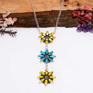 Collar de Flores de Dalia y Turquesa Kingman, Joyería Boho del Suroeste en Plata de Ley, Regalo Artesanal para Ella - Product Image 1