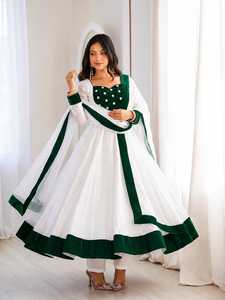 ชุดเดรส Anarkali ผ้าไหมแฟนดี้ งานปักลายฉลุและประดับเลื่อม พร้อมกางเกงและผ้าคลุมไหล่ ชุดสำเร็จรูปพร้อมสวมใส่ - Product Image 1