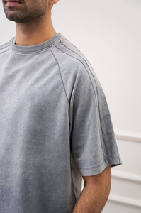 T-shirt gris délavé de qualité supérieure pour homme, coupe ample, en coton tricoté léger, style estival, confortable et durable - Product Image 2