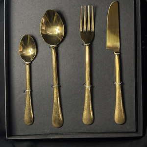 ชุดช้อนส้อม 4 ชิ้น เคลือบทอง PVD สำหรับงานแต่งงาน ปลอดภัยสำหรับเครื่องล้างจาน ผลิตจากสแตนเลส 304 เกรดสำหรับอาหาร ชุดอุปกรณ์เสิร์ฟสำหรับร้านอาหาร ช้อน ส้อม - Product Image 3