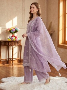 Traje Salwar Kameez de Seda sin Coser con Bordado y Lentejuelas, Estilo Moderno para Fiestas, Bodas, Diwali y Graduaciones - Product Image 6