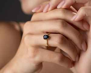 แหวนโกลด์สโตนสีน้ำเงินกาแล็กซี่ยามเที่ยงคืน แหวนโกลด์สโตนสีน้ำเงินกลางคืนเต็มไปด้วยดวงดาว อัญมณีกาแล็กซี่จักรวาล เงินแท้ 925 ชุบทอง 14K - Product Image 2