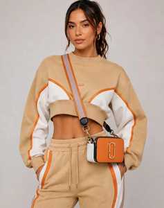 Conjunto Deportivo 2 en 1 Oneten Apparel para Mujer, Sudadera Corta con Bloques de Color Beige y Pantalones Deportivos, Ligero, de Poliéster/Algodón - Product Image 1