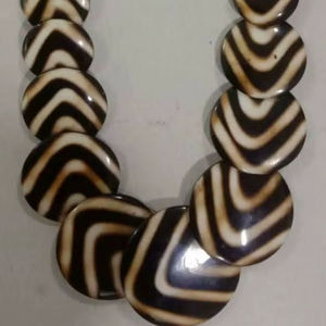 Collar de resina con rayas de cebra, collar con cuentas en forma de círculo, joyería de moda, accesorio para mujer, collar llamativo para uso diario, original - Product Image 1