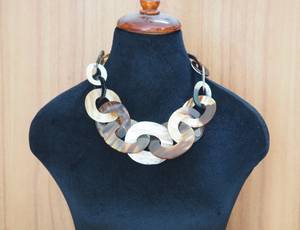 Magnifique collier en corne de buffle naturelle, pendentif artisanal en corne, ensembles de bijoux tendance pour accessoires féminins - Product Image 3