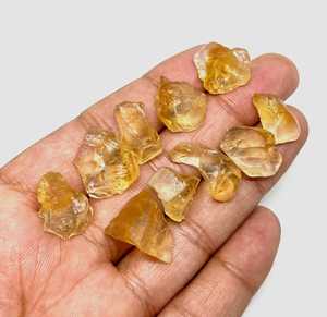 คริสตัลซิทรินดิบสำหรับบำบัด หินธรรมชาติแบบไม่เจียระไน ควอตซ์สีเหลือง หินหยาบ ขายส่งจำนวนมาก ผู้จัดจำหน่ายคริสตัลพลังงาน - Product Image 5