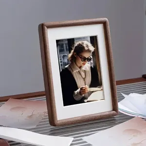 Cadre photo artistique en bois avec sculptures ornées pour rehausser le charme de n'importe quel espace de vie ou de bureau à domicile – Design exclusif - Product Image 6