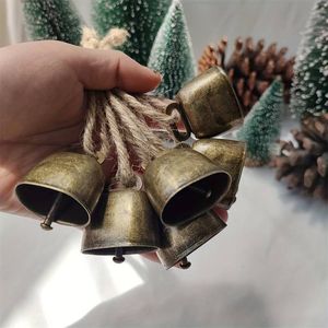Campana Navideña Metálica de Lujo, Adorno Colgante para Árbol de Navidad, Decoración Festiva Premium para el Hogar y Fiestas - Product Image 4