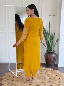 Kurti Moderno y Atractivo de Viscosa BSY con Bordado de Lentejuelas - Pantalón y Dupatta, Exportador de Moda Femenina - Product Image 4