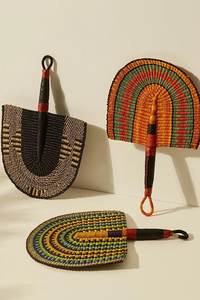Éventail en jonc de mer tressé noir et beige, fait main, accessoire rafraîchissant de style ethnique traditionnel pour les fêtes de plage et l'été - Product Image 4