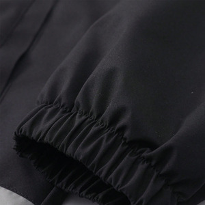 Blouson bomber noir à capuche avec bandes réfléchissantes, style sportif imperméable, vêtement d'automne, coque en polyester, fermeture éclair - Product Image 3