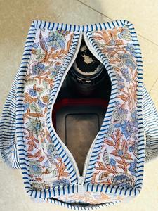 กระเป๋าใส่อาหารแบบมีซิป ลายดอกไม้ ผ้าฝ้ายแบบควิลท์  ขนาดกะทัดรัด  สำหรับพกพา  เก็บอาหารได้หลากหลาย  พร้อมฉนวนกันความร้อน - Product Image 4