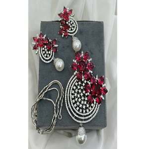 Conjunto de Collar con Colgante de Zirconia Chapado en Rodio Blanco Luminoso y Aretes para Mujer, Colección para Fiestas - Product Image 2
