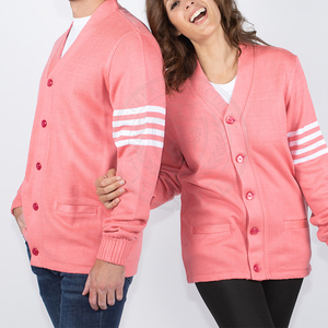 Pull en acrylique tricoté rose pour femmes et hommes, avec logo brodé de lettres grecques, idéal pour les fraternités, les sororités, les écoles et les universités - Product Image 4