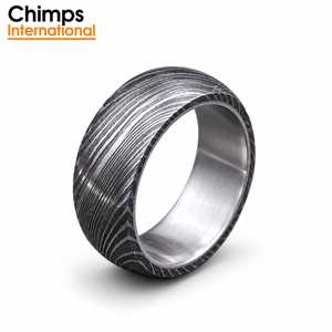 Bague artisanale en acier Damas avec cœur en titane, facettée géométriquement, alliance unisexe |   Conception traditionnelle personnalisée - Product Image 3