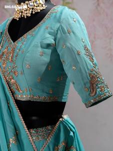 ชุดแต่งงานคุณภาพพรีเมียม ผ้าจอร์เจตต์ลายดาว ประดับด้วยงานปักดิ้นทอง-เลื่อม-ผ้าเรชม-ลายบุตติ-ลายอาร์ก้า  ชุดเลเฮนกา-โชลี จากซัพพลายเออร์อินเดีย - Product Image 6