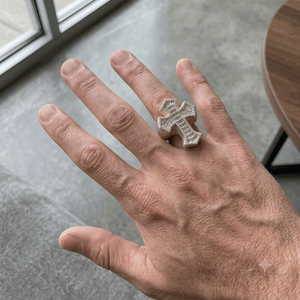 Anillos Personalizados de Hip Hop con Cruz de Jesús, Chapados en Oro, de Plata Esterlina 925 con Moissanita Helada y Diamantes Baguette para Hombre - Product Image 2