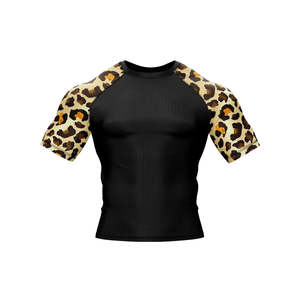 เสื้อคอมเพรสชั่นแขนสั้นผู้ชายขายดี รุ่นสั่งทำพิเศษ สำหรับ BJJ ป้องกันแสงแดด UPF50 ต้านเชื้อแบคทีเรีย ระบายอากาศได้ดี เป็นมิตรกับสิ่งแวดล้อม 100% - Product Image 5