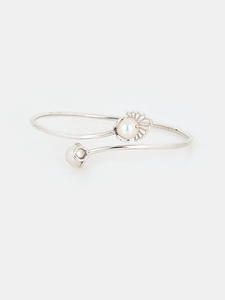 A Cozy Shell-Ter <b>Bracelet</b> in 925 <b>Silver</b> Minimalist 925 <b>Silver</b> <b>Cuff</b> <b>Bracelet</b> With Freshwater Pearl Claw Setting Women's Everyday - Product Image 2