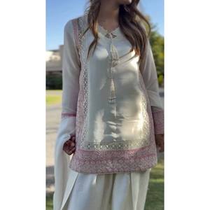 Ensemble de vêtements de fête pour femmes de créateur Top Bottom et Dupatta - Product Image 5