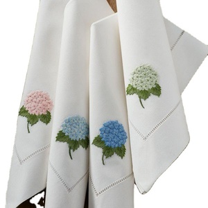 Serviettes de cuisine en coton brodé blanc Picotin 100% tissu doux point décoratif tissu de salle à manger réutilisable - Product Image 5