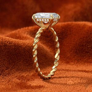 แหวนหมั้นเพชรโมอิสซาไนต์ทรงเรเดียนท์เคลือบทอง 18K เครื่องประดับเจ้าสาวสำหรับผู้หญิง หรูหราสำหรับงานแต่งงานและวันครบรอบ - Product Image 4