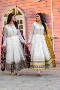 Ensemble de robe Anarkali brodée en faux georgette épaisse, coupe régulière, avec dupatta évasé, en matériaux recyclés, haute qualité, pour mariage et fête - Product Image 4