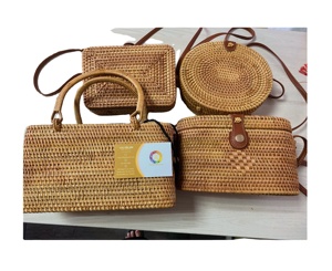 กระเป๋าหวายทรงกลมพร้อมหูหิ้วหนังเปลือกหอยเครื่องจักสานสานสานสำหรับปาร์ตี้ฤดูร้อนของขวัญวันหยุดฤดูร้อน - Product Image 3