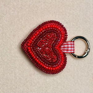 Llavero Artesanal Boho con Cuentas, Técnica de Costura Ecológica, Hecho a Mano, Tema Amor, Regalo para Mujeres, Hombres y Amigos - Product Image 1