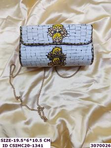Bolso de Mano de Metal y Hierro Hecho a Mano para Mujer, Diseño Sólido y Moderno, Artesanos Indios, para Ocasiones Especiales, con Correa de Cadena y Terciopelo - Product Image 5