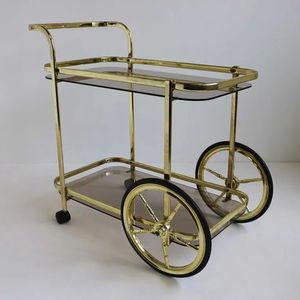 Chariot de service hôtelier moderne du milieu du siècle à 3 niveaux en bois avec cadre finition laiton et 4 roulettes pivotantes – Mobilier commercial durable - Product Image 5