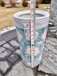 Porte-parapluie rose luxueux à motif floral imprimé, parfait pour la décoration intérieure, les halls d'hôtel, les bureaux de réception et les cadeaux. - Product Image 5