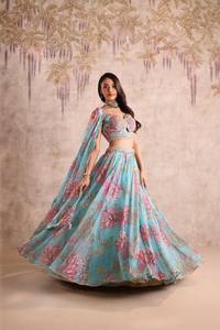 Robe en soie Lehenga Choli pour femmes, ornée de fleurs, coupe classique, tenue traditionnelle indienne et pakistanaise, pour mariage et fêtes, séchage rapide - Product Image 3