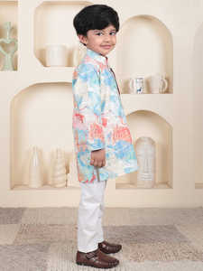 Kurta con estampado floral azul claro para niños, cuello mandarín, ropa étnica, atuendo tradicional infantil, ropa festiva, kurta elegante para fiestas. - Product Image 2