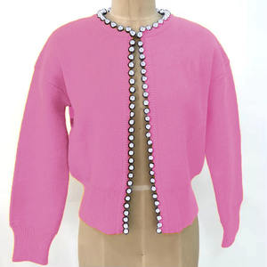 เสื้อคาร์ดิแกนถักสไตล์ชมรมนักศึกษาแบบขายส่ง พร้อมตัวอักษรกรีก เสื้อสเวตเตอร์สั่งทำพิเศษสำหรับมหาวิทยาลัย - Product Image 1