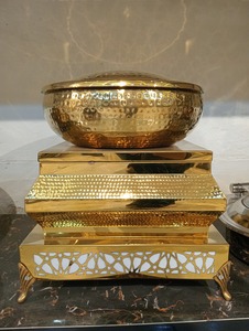 Calentador de Comida Tipo Buffet de Acero Inoxidable Dorado con Diseño Elegante, Base Arqueada Decorativa, Acabado Espejo, Duradero y Sostenible - Product Image 5