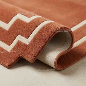 Tapis ovale moderne en laine à poils épais, motif floral terracotta, avec envers antidérapant en latex, style scandinave, écologique - Product Image 4