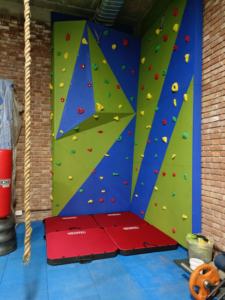 Fabricante de Equipos para Muros de Escalada para Parques de Aventura, Estructura de Muro de Escalada Resistente para Exteriores, Diseño Personalizado de Muros de Escalada - Product Image 2