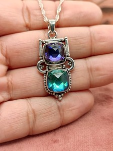 Pendentif arc-en-ciel céleste en quartz avec chaîne, collier élégant en pierres précieuses, cadeau de bijoux pour femmes, design unique et étincelant - Product Image 2