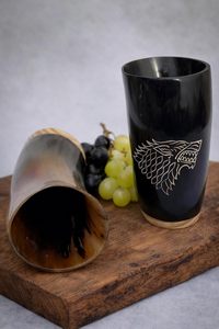 Vaso de Cerveza con Forma de Cuerno, Hecho a Mano con Cuerno de Buey Real, Color Natural, Base de Madera - Product Image 3