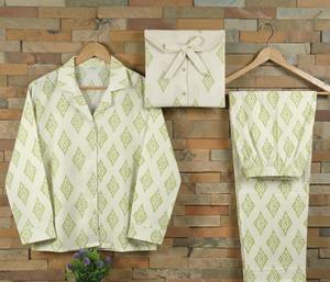 ชุดนอนผ้าฝ้ายทอมือพิมพ์ลายบล็อกสำหรับฤดูร้อน เนื้อผ้านุ่มสบาย ขายส่งจำนวนมากจากอินเดีย - Product Image 1