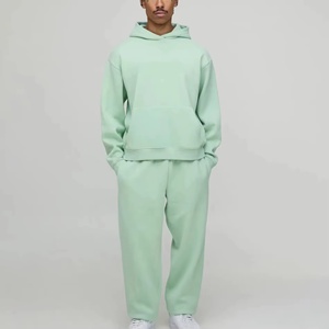 Conjunto de Sudadera con Capucha Oversize de Forro Polar Liso Estilo Urbano con Bordado y Estampado Puff, y Pantalones de Chándal de Dos Piezas para Hombre, Chándales Personalizados Tipo Pullover - Product Image 1