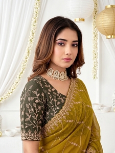 Blusa de Sari de Seda Verde Bordada AARA Fashion para Mujer, Tradicional India/Pakistaní, Larga hasta el Suelo, Ajuste Regular, Antiarrugas - Product Image 4