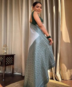Sari de Seda Verde Claro, Vestido de Boda Tradicional Indio, Estilo Banarasi, Drapeado con Borde Decorado, Largo hasta el Suelo, para Mujer - Product Image 5