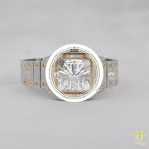 Reloj de Lujo con Movimiento Abierto y Diamantes Moissanite, Acabado en Oro Blanco, Detalles en Oro Amarillo y Estilo de Alta Gama - Product Image 1