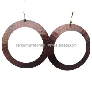 Pendiente con pintura esmaltada de café Pendiente de hierro artificial para mujer Pendiente de joyería de mujer de metal con acabado de café. - Product Image 1