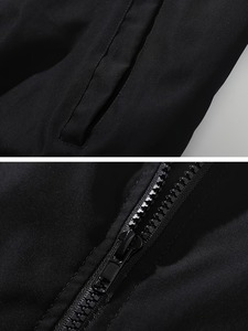 เสื้อแจ็คเก็ตผู้ชายสีดำเทาแบบมีซิป คอตั้ง สไตล์สปอร์ต ระบายอากาศได้ดี ผลิตจากโพลีเอสเตอร์ กันลม เหมาะสำหรับใส่ในฤดูใบไม้ร่วง - Product Image 6